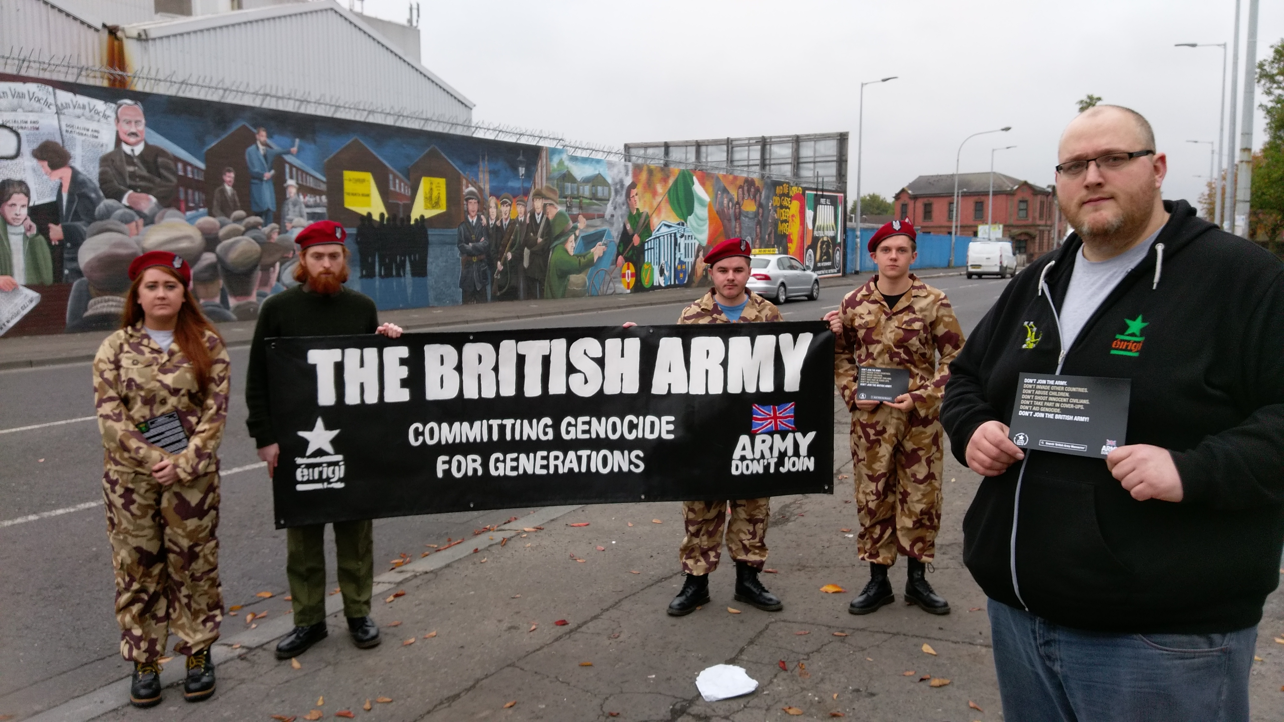 pc3b3l-torbc3b3id-on-extreme-right-at-recent-event-to-highlight-british-army-recruitment-in-ireland.jpg